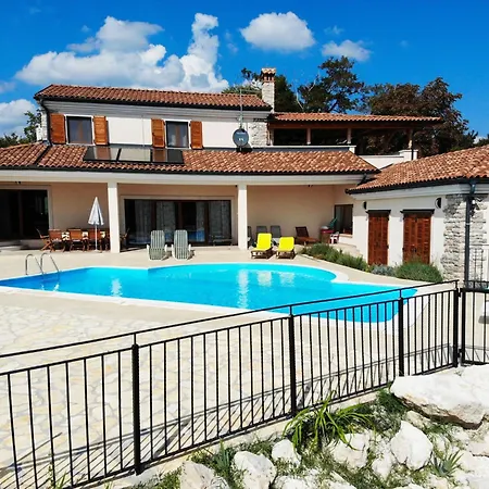 Arton Mit Beheiztem Pool- In Istrien By Interhome